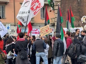 Scontri alla Stazione Centrale a Milano dopo il corteo Pro Pal: nei guai altri 10 manifestanti di cui 7 in arresto