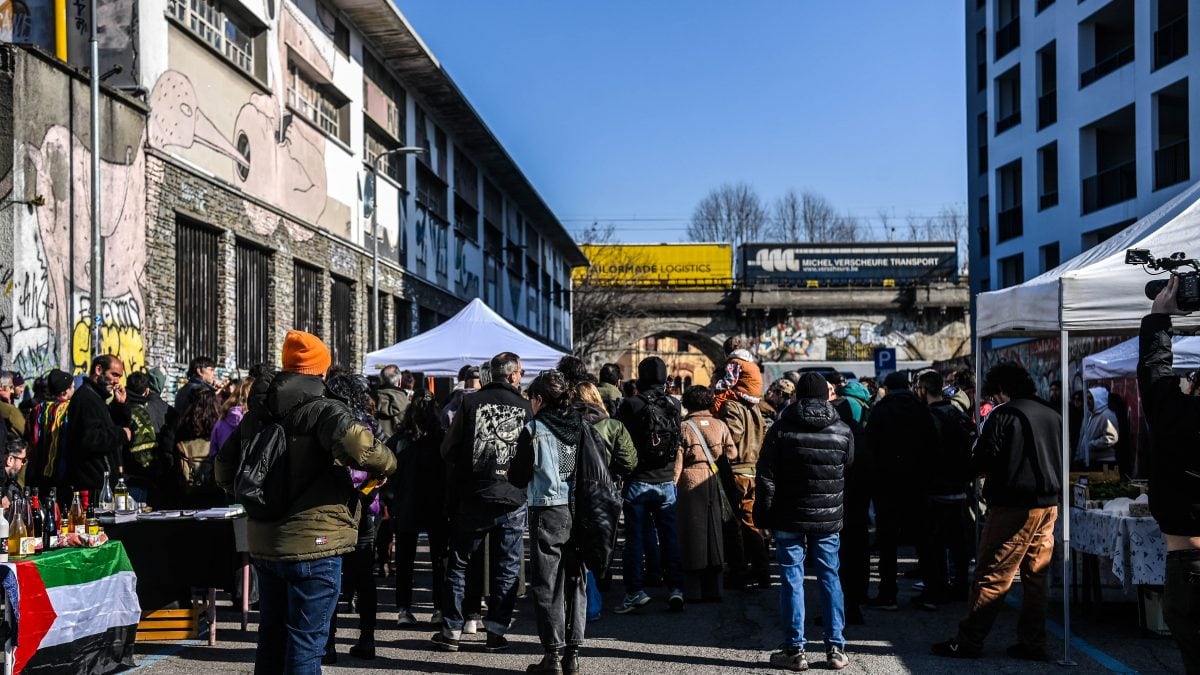 Il presidio antisfratto di marzo 2025 (foto da LaPresse)