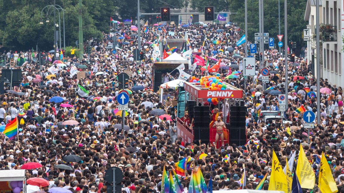 La parata Milano Pride 2024 (foto da LaPresse)