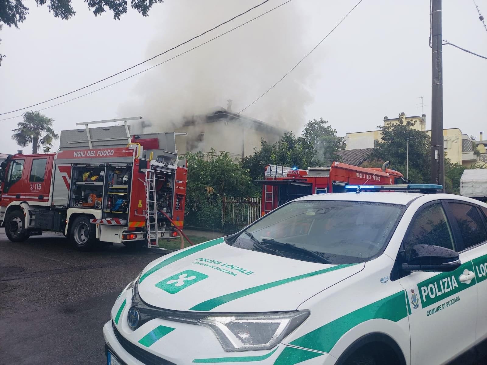 Le operazioni dei vigili del fuoco (fonte: Facebook)