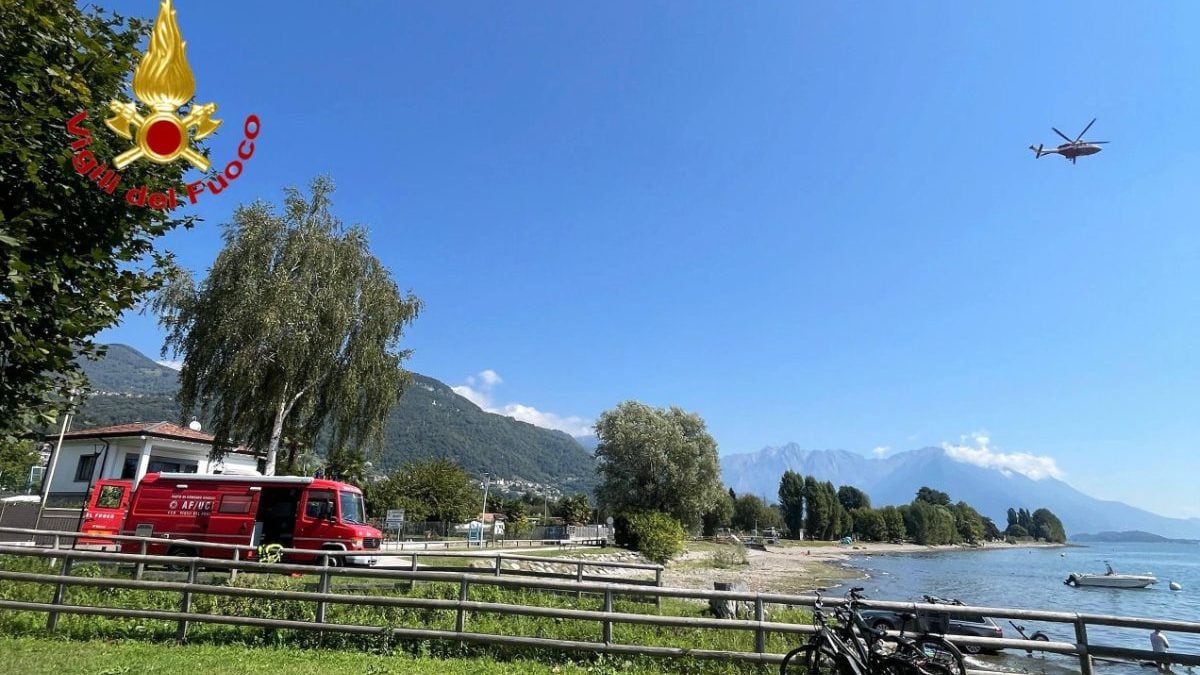 I soccorsi al lavoro sul lago di Como