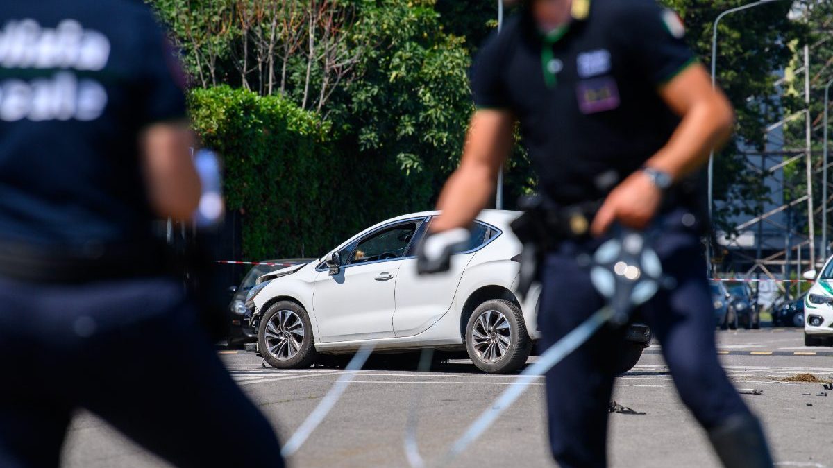 L’auto su cui viaggiavano i 4 ragazzini che ha investito Cecilia De Astis (foto da LaPresse)