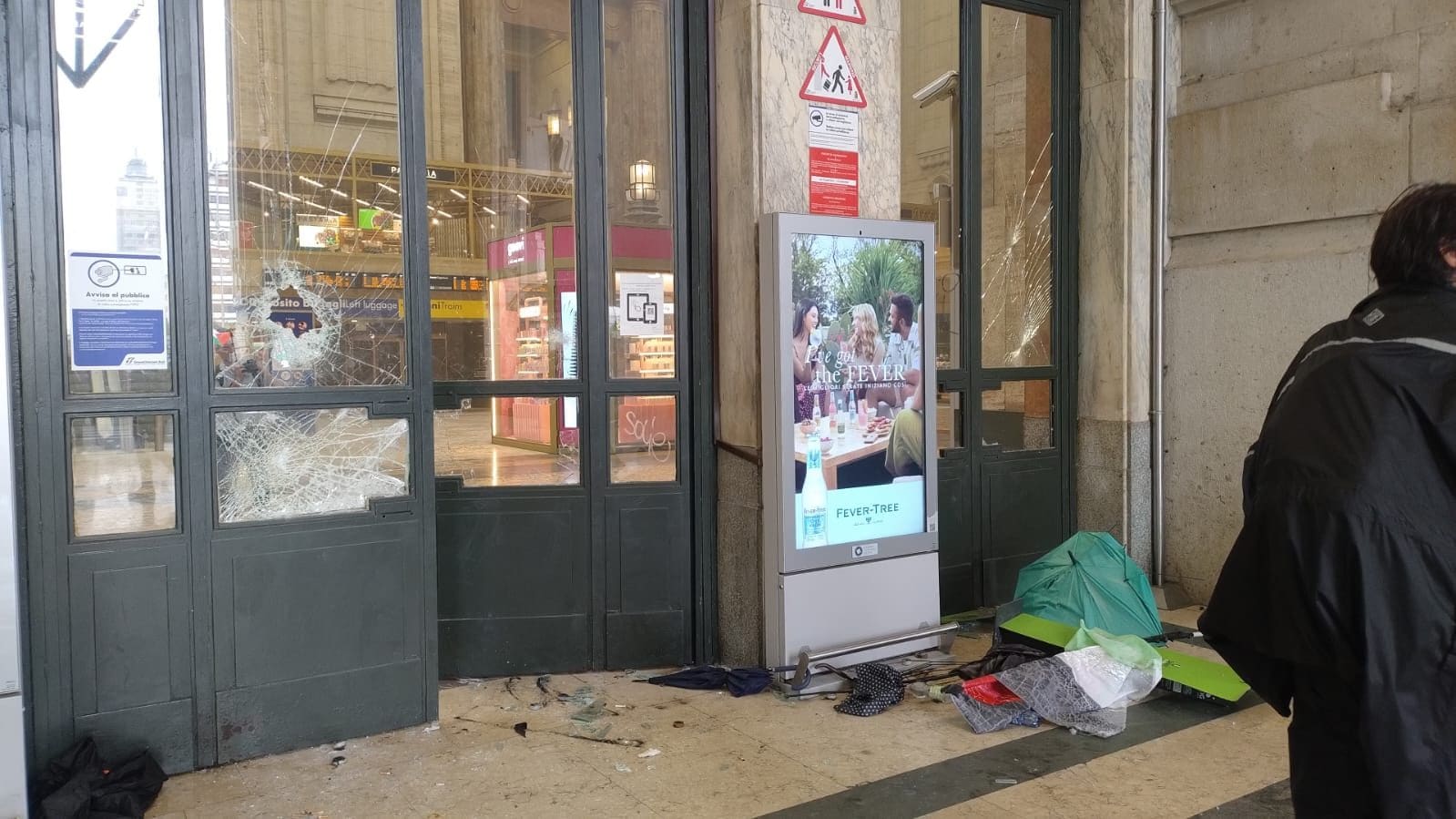 Vetrate rotte alla fine dello Sciopero per Gaza a Milano del 22 settembre