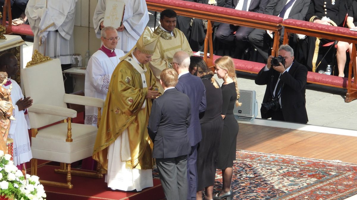 Papa Leone XIV con i famigliari di Carlo Acutis