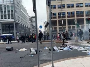 sciopero-gaza-milano-22-settembre-scontri-via-pisani-300x225.jpeg