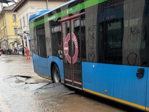 via-mentana-asfalto-monza-1-300x225.jpg