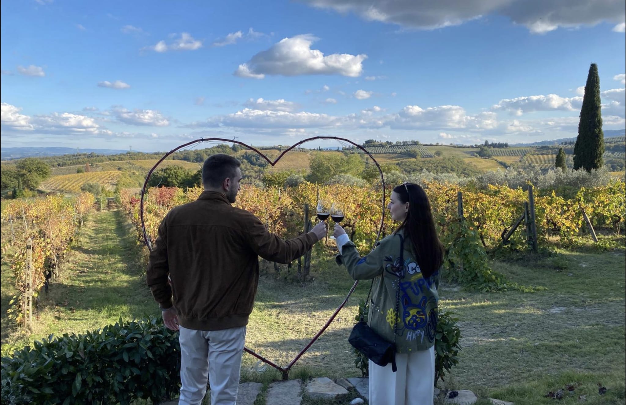 Degustazione in una cantina. Fonte: Facebook (Movimento turismo del vino)
