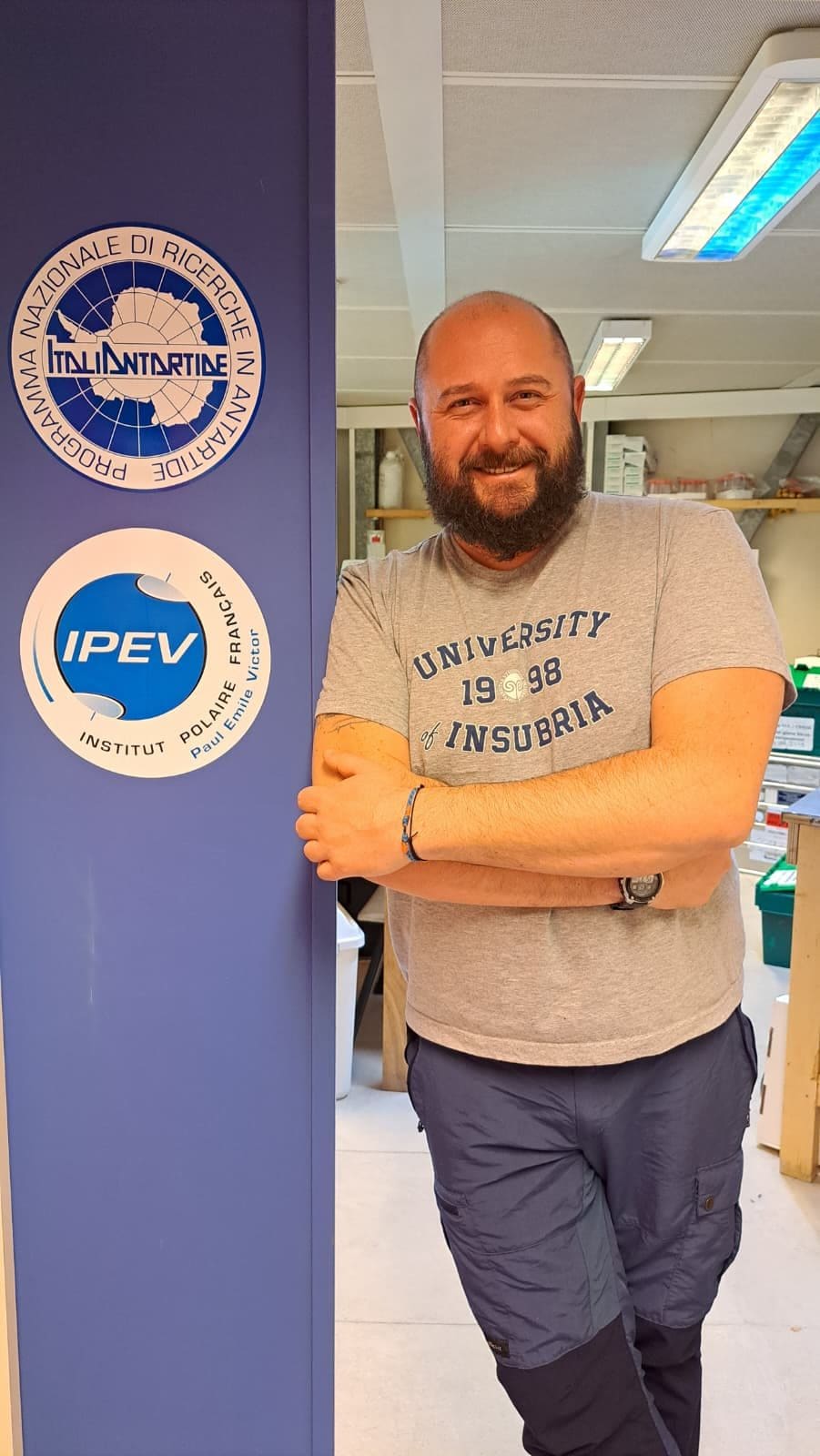 Gabriele Carugati all’interno della sua stazione base