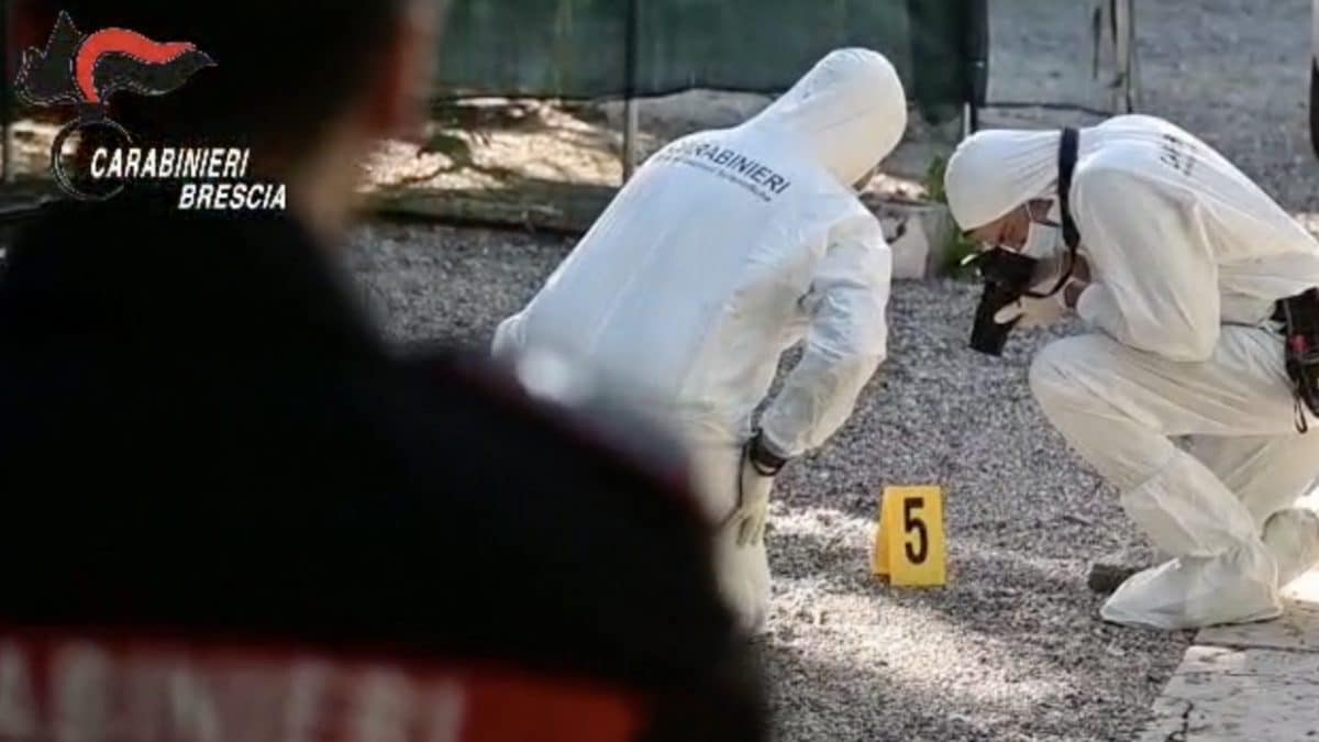 I rilievi dei carabinieri di Brescia dopo il tentato omicidio a Villa Carcina