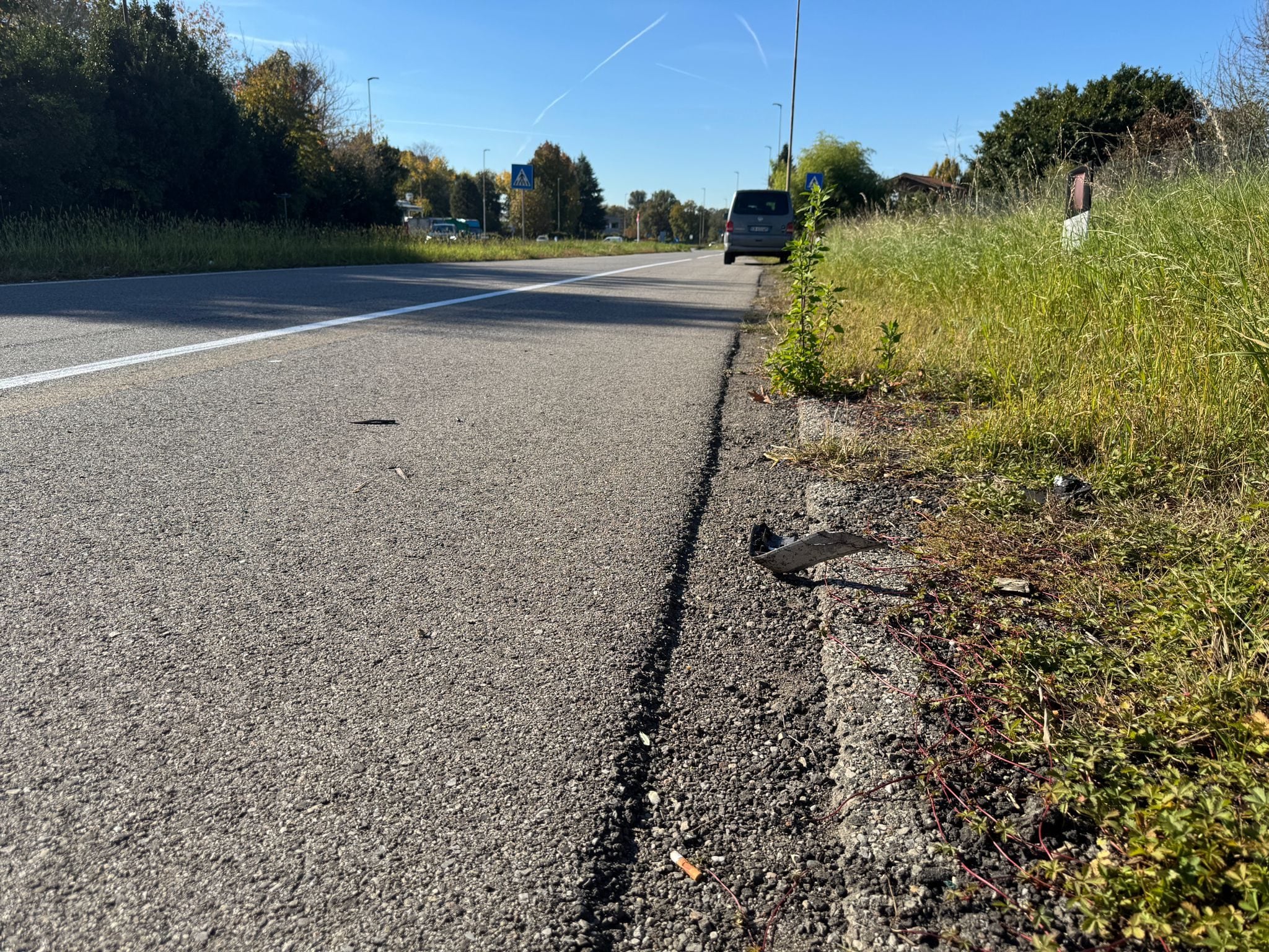 Il luogo dell’incidente a Fenagrò (Como) sulla strada per il centro sportivo di Appiano Gentile