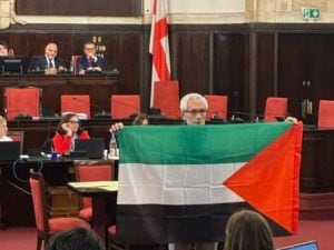 monguzzi-palestina-comune-milano-bandiera-1-300x225.jpg