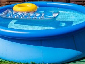 piscina-gonfiabile-giardino-bambini-300x225.jpg