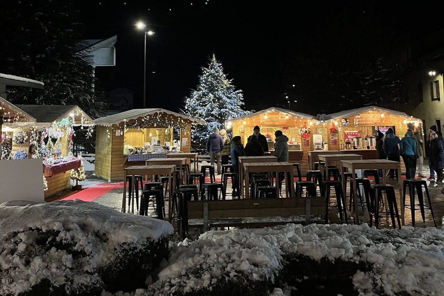 I mercatini di Natale 2025 a Castione della Presolana (foto da Facebook)