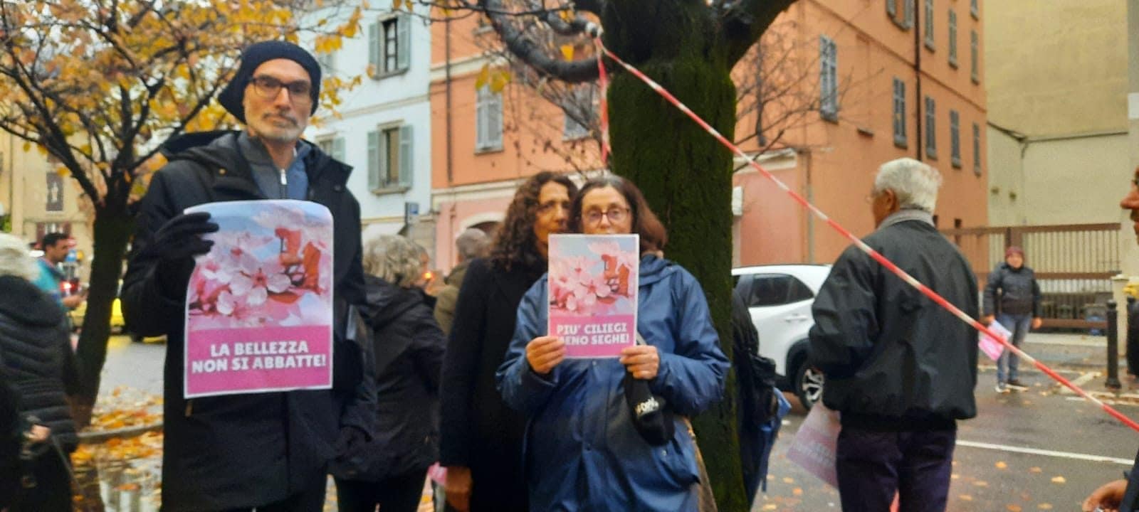 Sit–in di protesta in via XX Settembre a Como nella mattina di lunedì 17 novembre (fonte: Susy Rossini)
