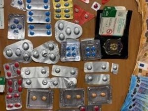 Ha in negozio Fentanyl, Viagra e 3mila euro in contanti: parrucchiere di Milano arrestato per spaccio