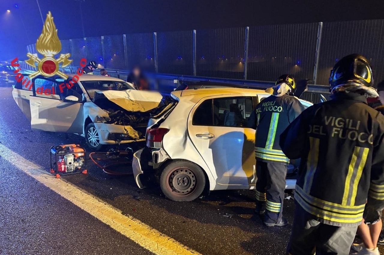 Le auto coinvolte nell’incidente sulla Pedemontana (foto da vigili del fuoco di Monza)