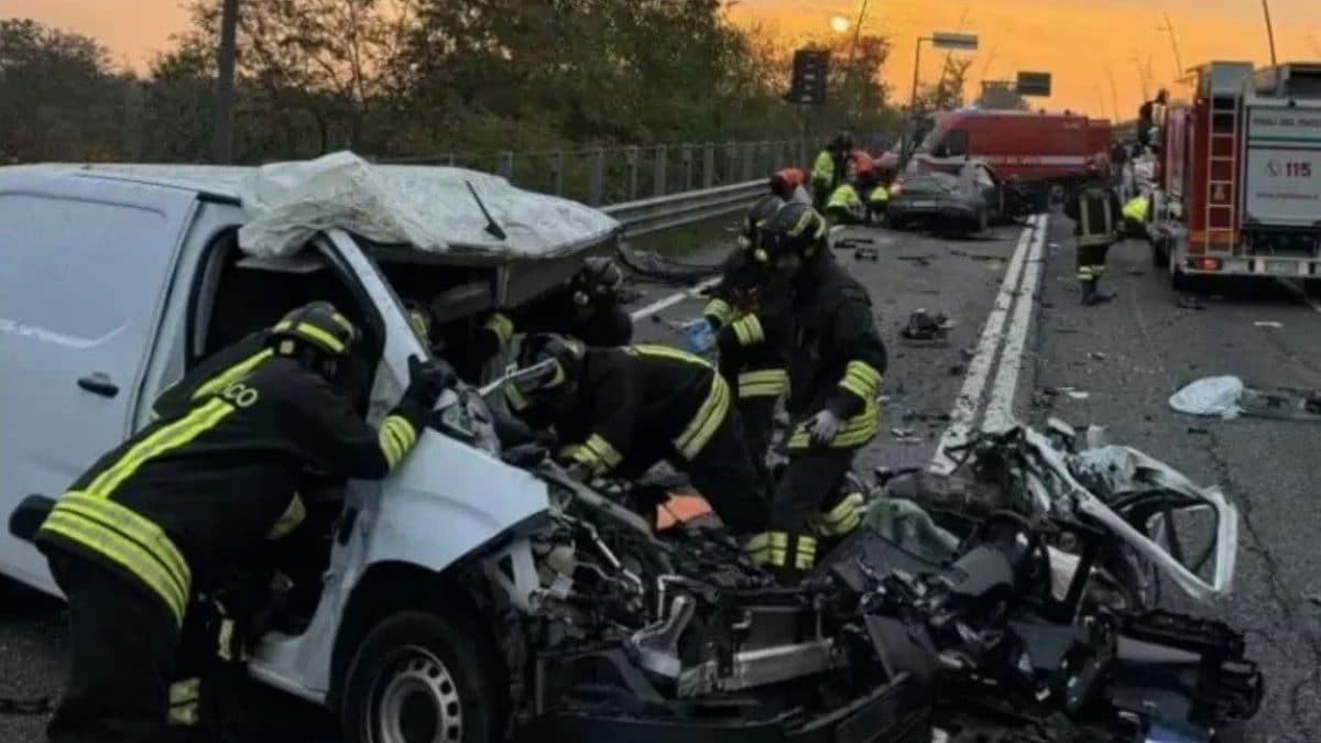 L’incidente stradale sulla Tangenziale Sud a Bergamo (Foto dei vigili del fuoco)