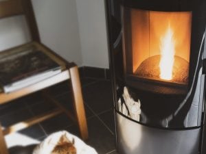 stufa-pellet-istock-generica-accesa-1762613925866-300x225.jpg
