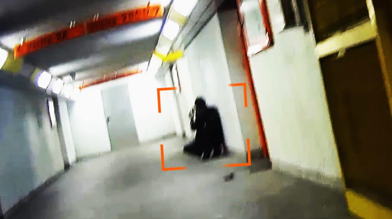 Una delle persone che si fermano a consumare sostanze stupefacenti a San Donato