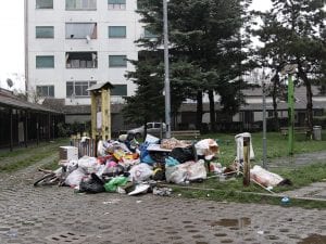 Natale al freddo e al buio per bambini e famiglie: cosa sta succedendo nelle case di via Quarti a Milano