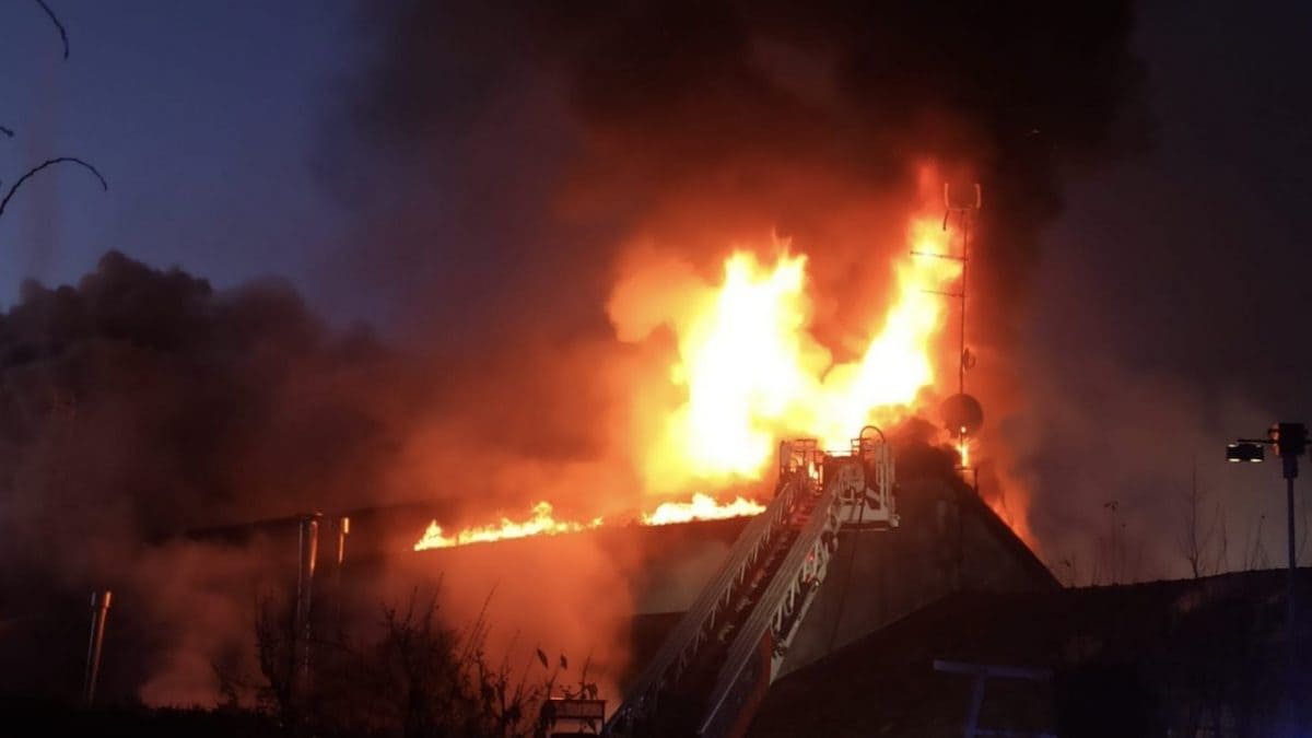 L’incendio all’interno dell’agriturismo Corte Rocca nel Mantovano