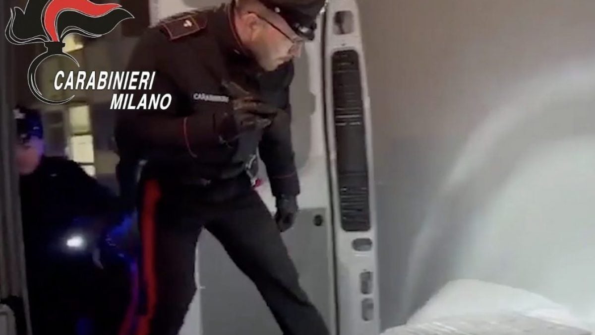 I carabinieri che hanno scoperto il carico illegale di sostanze stupefacenti