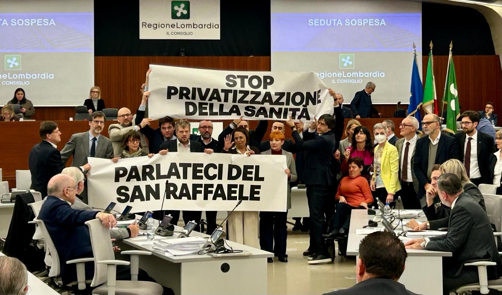 La protesta dei consiglieri d’opposizione