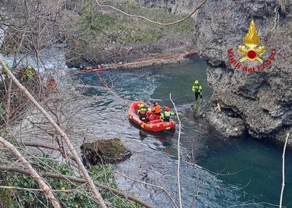Il recupero del corpo di un uomo nella zona di Paderno d’Adda