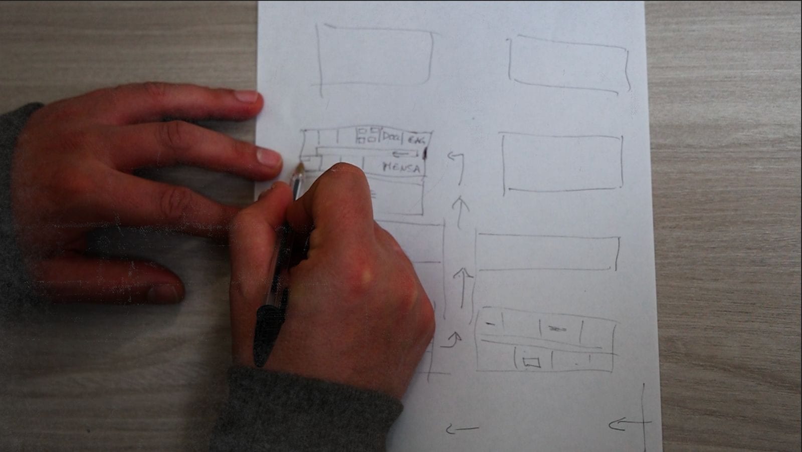 Alì che disegna la mappa del Cpr di via Corelli a Milano