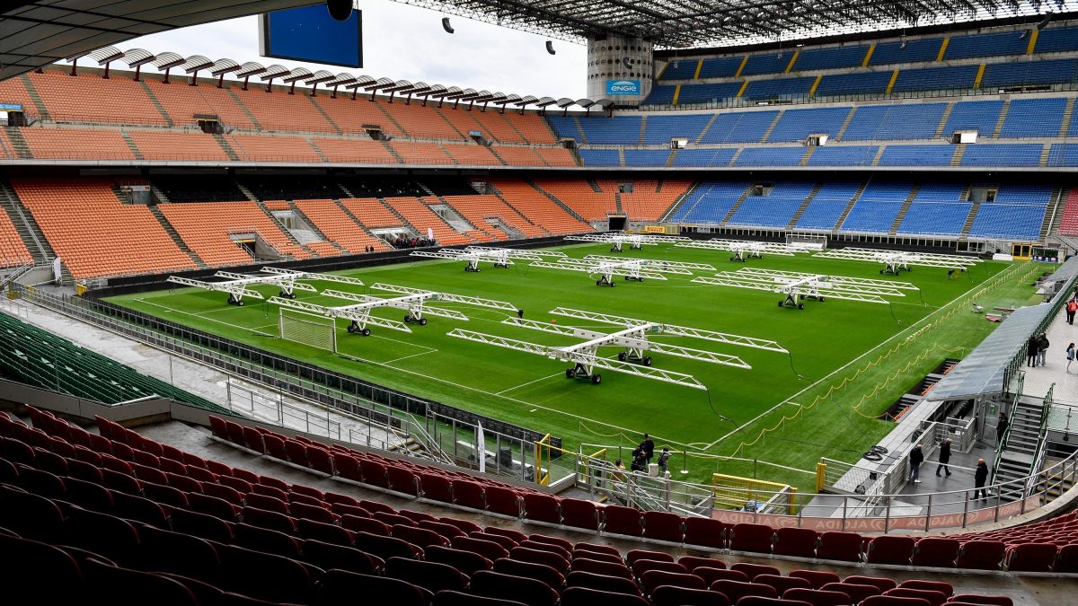 Lo stadio di San Siro durante la visita della commissione di valutazione del CIO (foto da LaPresse)