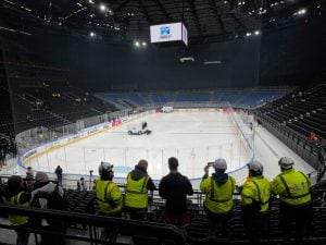 Paralimpiadi all’Arena Santa Giulia, un papà: “Mi hanno chiesto di lasciare mio figlio disabile da solo”