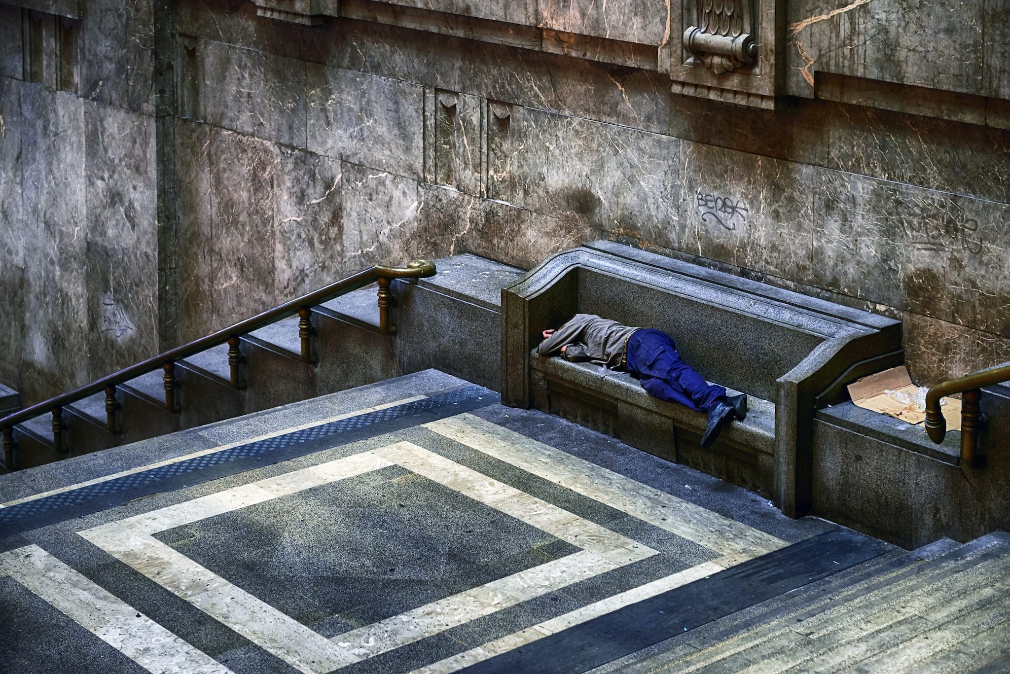 Nella città delle Olimpiadi si muore di freddo: due morti in una settimana a Milano, almeno 27 nel 2025