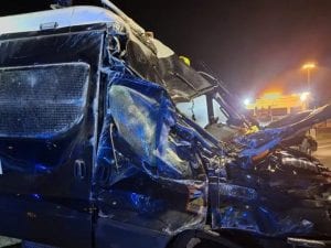 Furgone dei carabinieri impatta con un’auto in A4 e si ribalta: feriti 10 militari diretti a Milano per le Olimpiadi