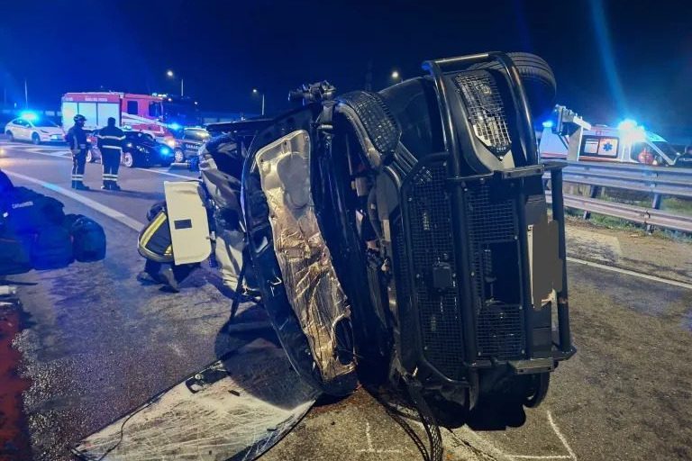 L’incidente si è verificato nei pressi dell’area di servizio Brianza Nord lungo l’autostrada A4 (foto da Sim Carabinieri)