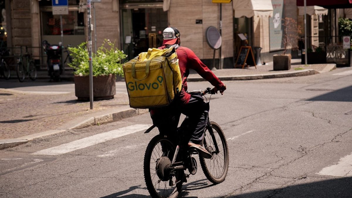 Rider di Glovo (foto LaPresse)