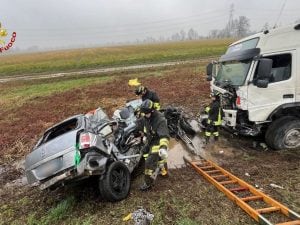Si schianta con l’auto contro un’autobotte lungo la Paullese: morto il 36enne Nicu Joghiu