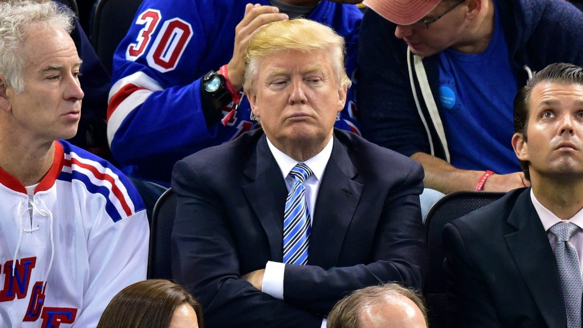 Donald Trump al Maddison Square Garden di New York per la partita tra Washington Capitals e New York Rangers (foto da Getty)