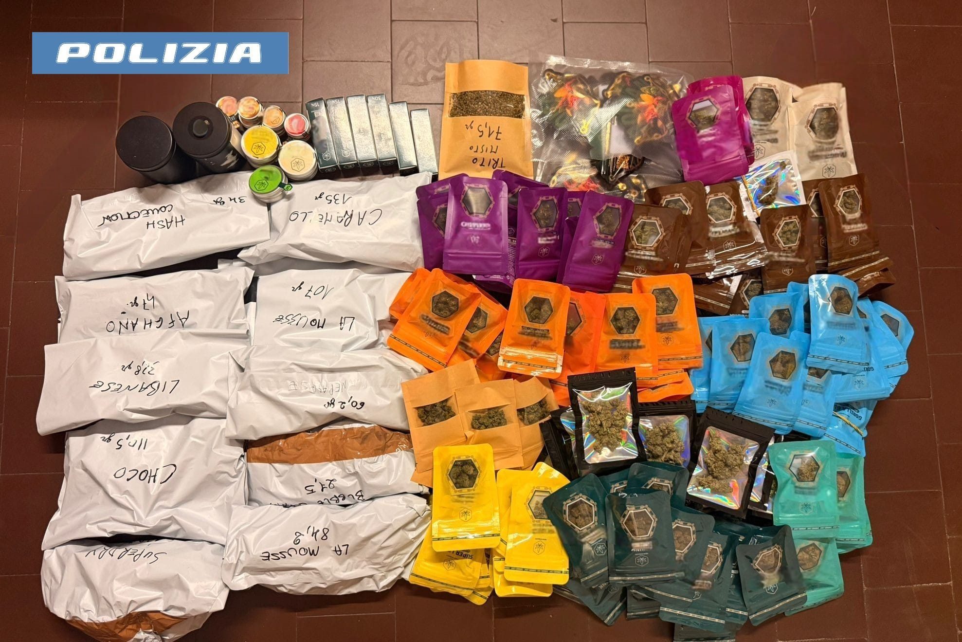 La droga sequestrata a Malacarne dalla polizia