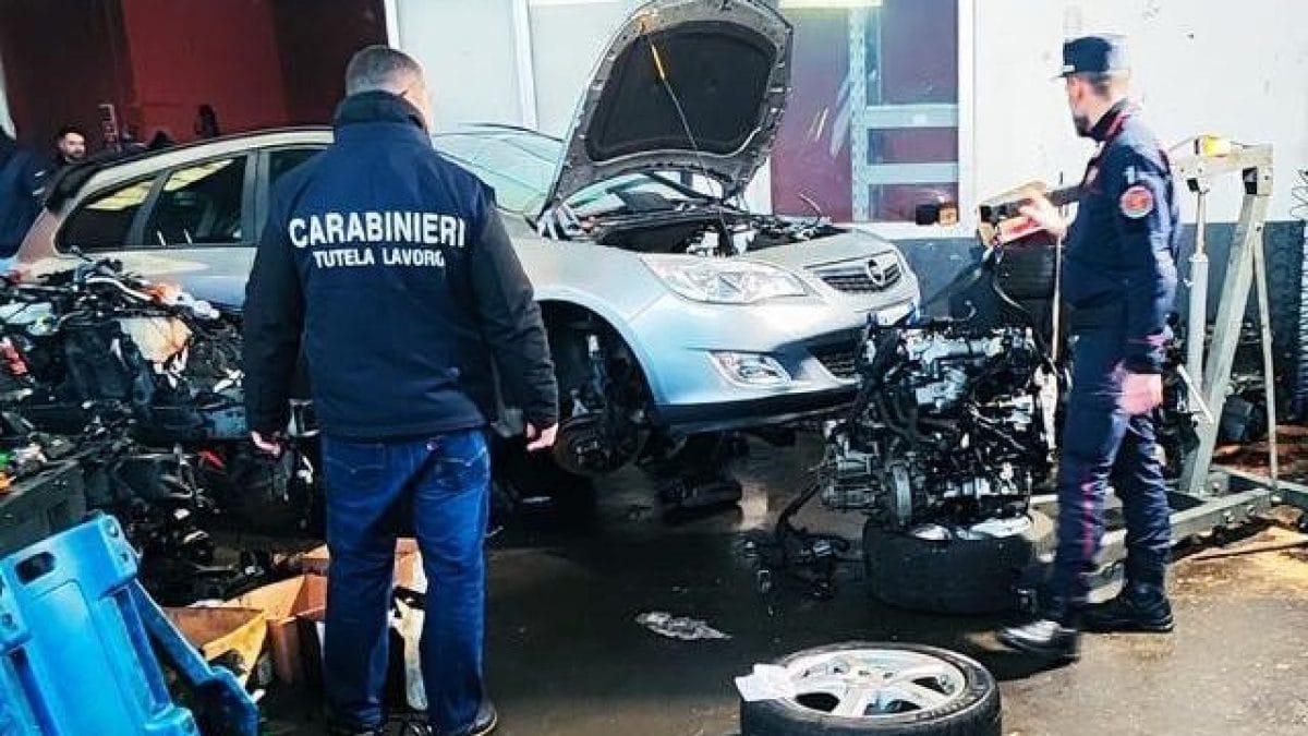 L’azienda di rivendita auto ispezionata dai carabinieri
