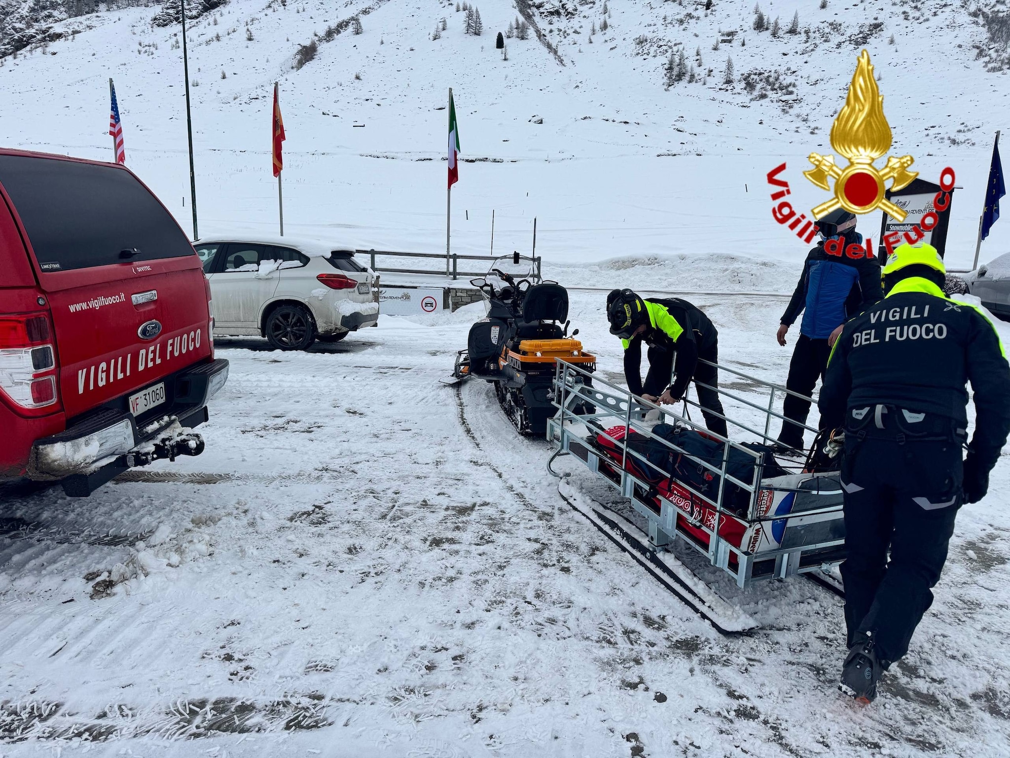 Le operazioni di soccorso dei vigili del fuoco nella zona sopra Monte Spluga
