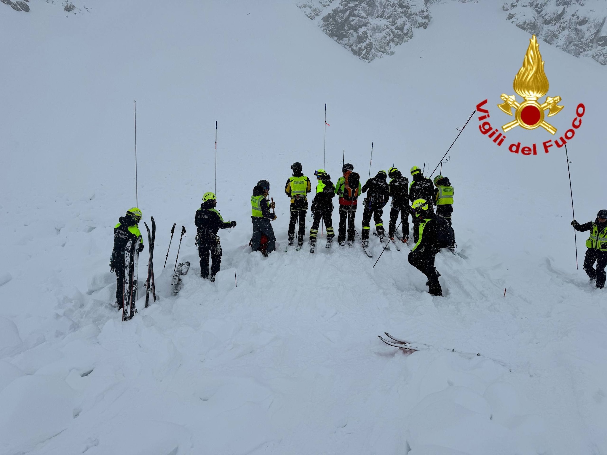 Le operazioni di soccorso dei vigili del fuoco nella zona sopra Monte Spluga