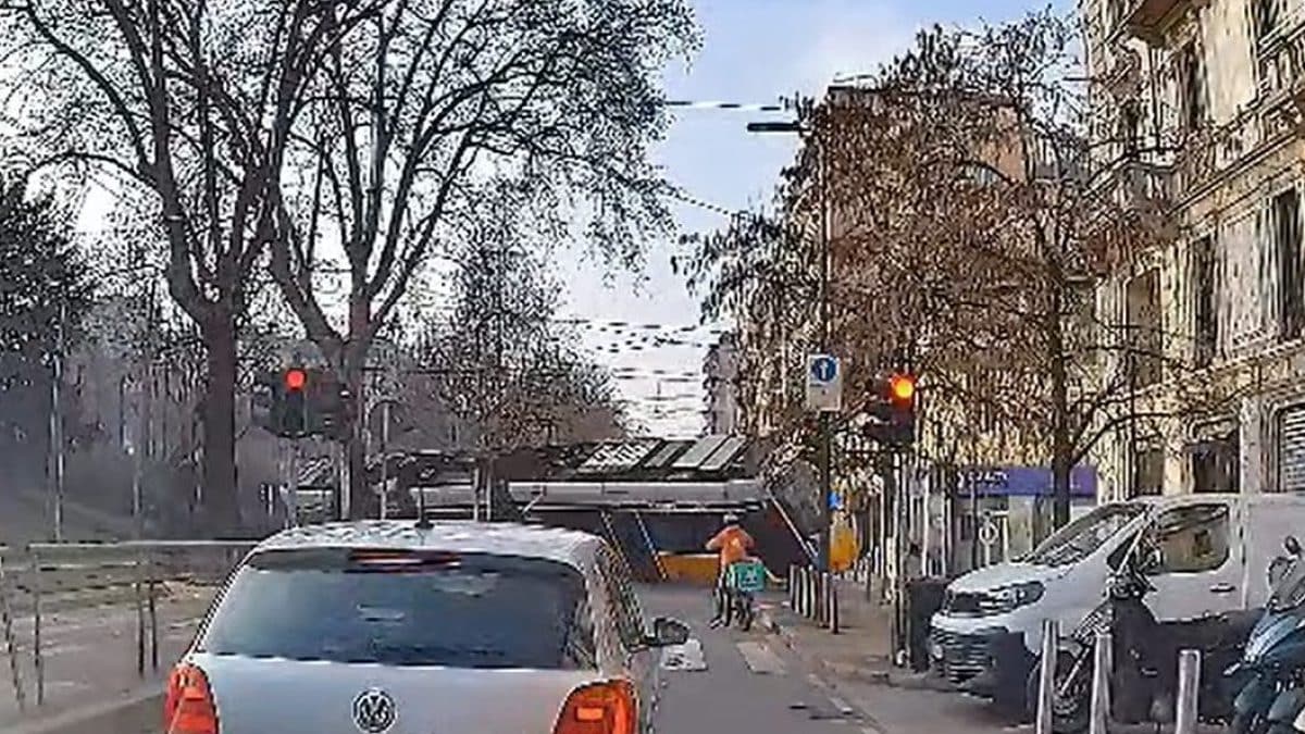 L’attimo precedente allo schianto del tram