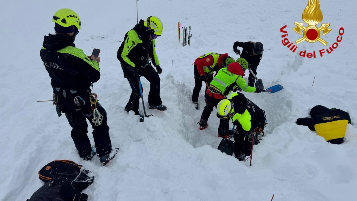 Le operazioni di soccorso dei vigili del fuoco nella zona sopra Monte Spluga
