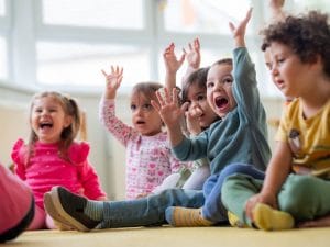 Nel Milanese quattro asili nido costretti a relazioni acustiche per il vociare dei bimbi: la denuncia di Assonidi