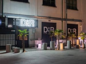 “Uscite di sicurezza bloccate e 250 a ballare”: chiuso il DkR Milano, i titolari annunciano manifestazione