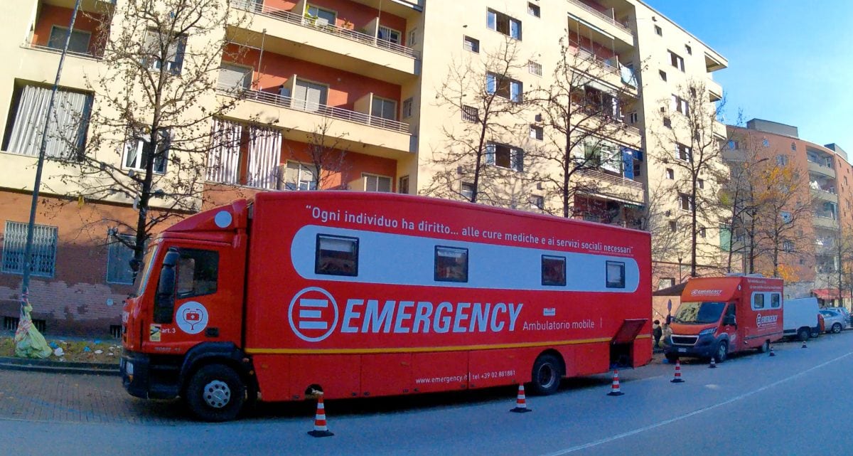 Il PoliTruck di EMERGENCY in via Emilio Faà di Bruno