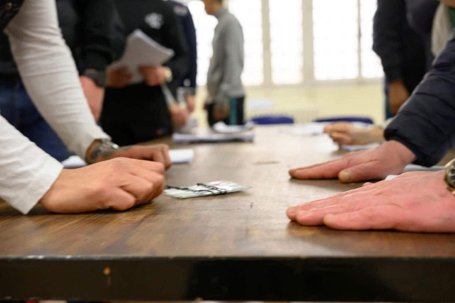 Un momento di preparazione dello spettacolo nella Casa circondariale di Monza
