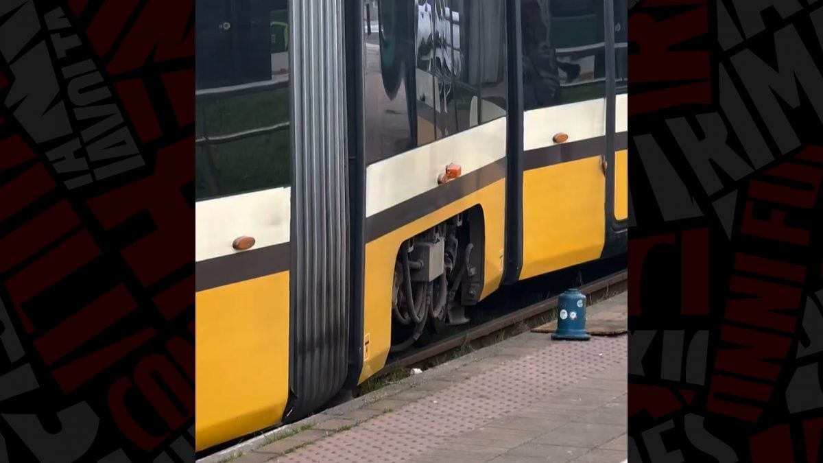 Tram Atm deragliato a Rozzano (foto dal video di Lazzaramo)