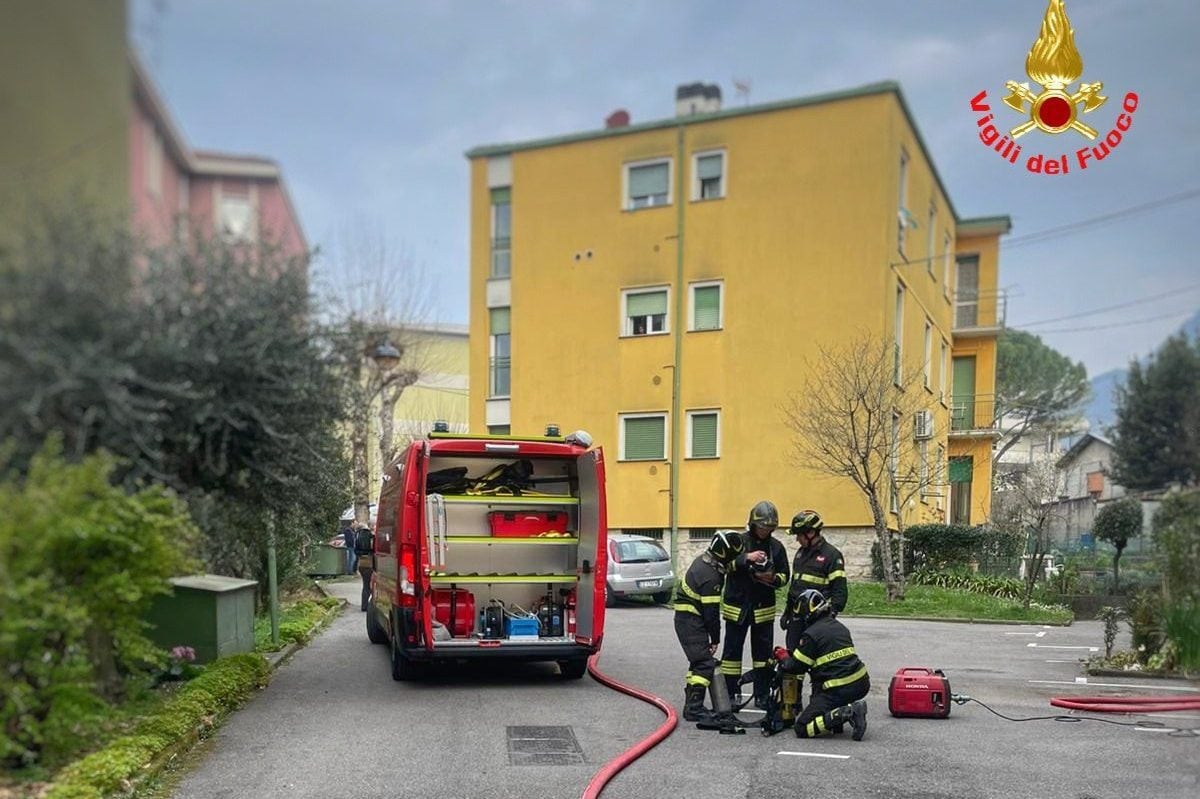 Il condominio dove si è verificato l’incendio