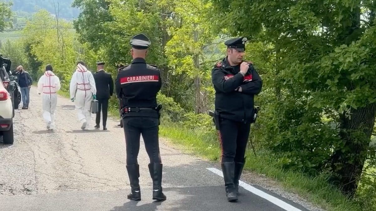 I carabinieri sul luogo del ritrovamento del corpo della 22enne
